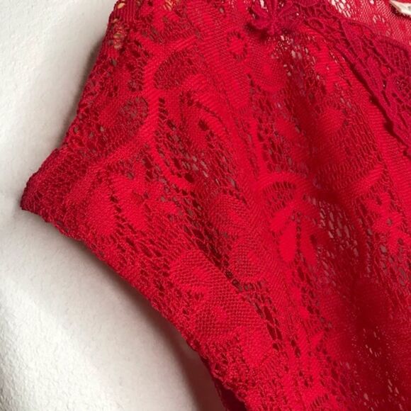 belle Du Jour Lace Crocheted Red Top - Picture 3 of 8